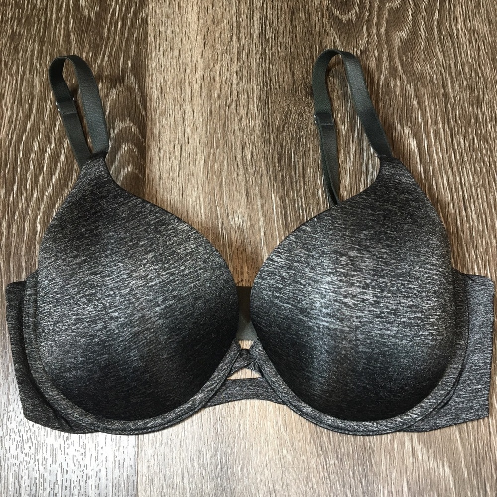 SOLD! Like new! VS “Perfect Shape” slightly padded